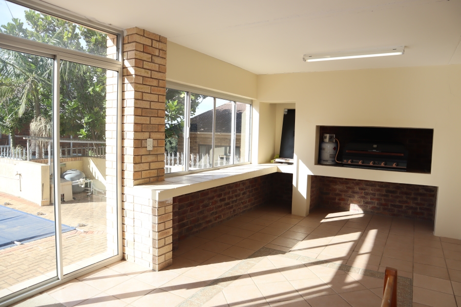 5 Bedroom Property for Sale in Wavecrest Eastern Cape